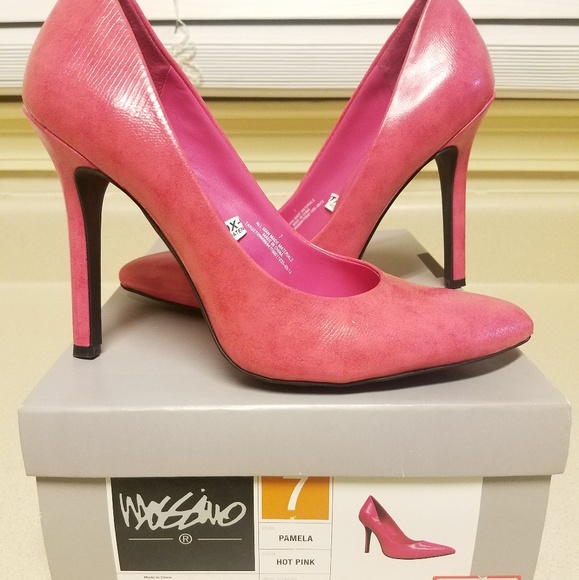 Pink Pumps - Picture 4 of 4